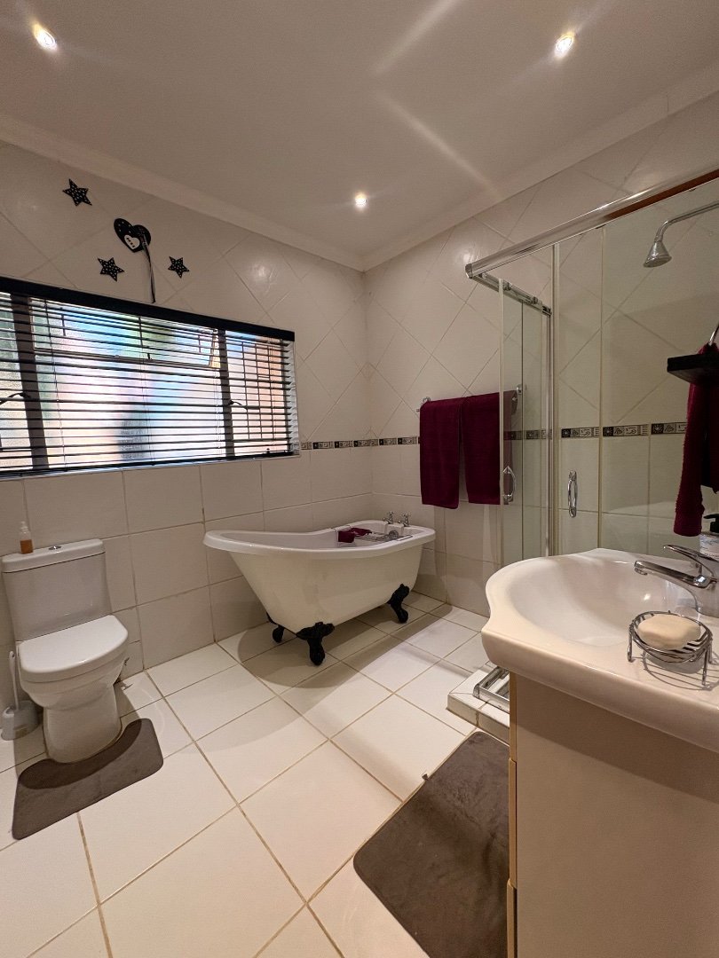 4 Bedroom Property for Sale in Flamwood North West